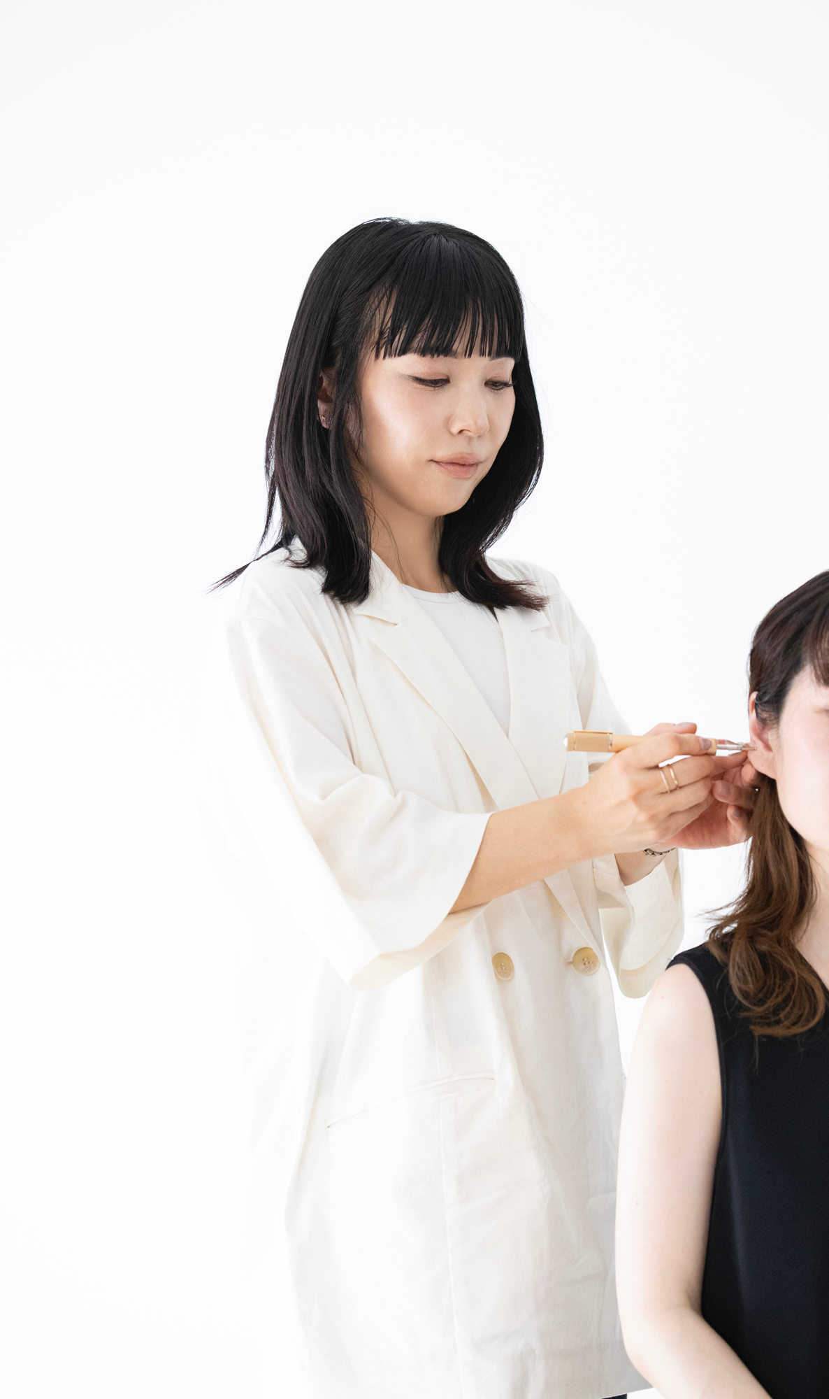 耳つぼセラピスト養成講座 施術シーン